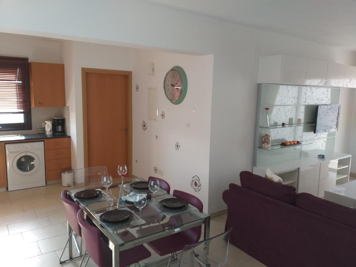 Horizon Luxury Apartment 4 Larnaca Bagian luar foto